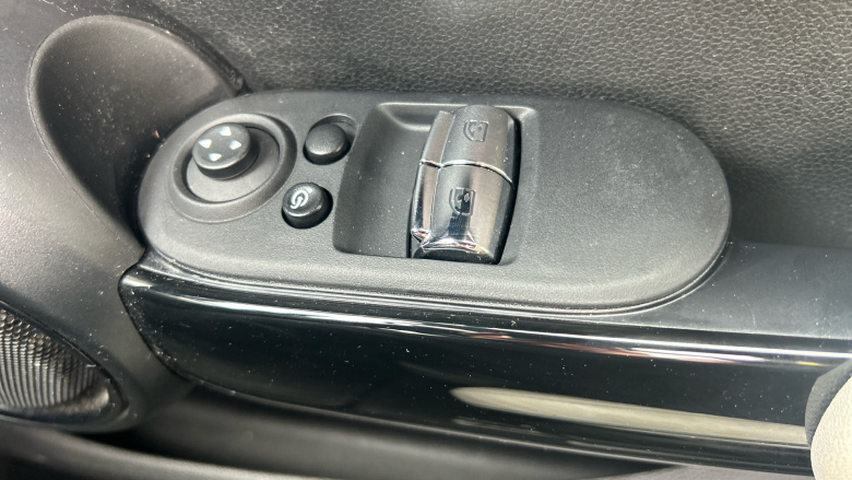 MINI Hatchback 135kW Cooper S Level 3 33kWh 3dr Auto Electric Hatchback